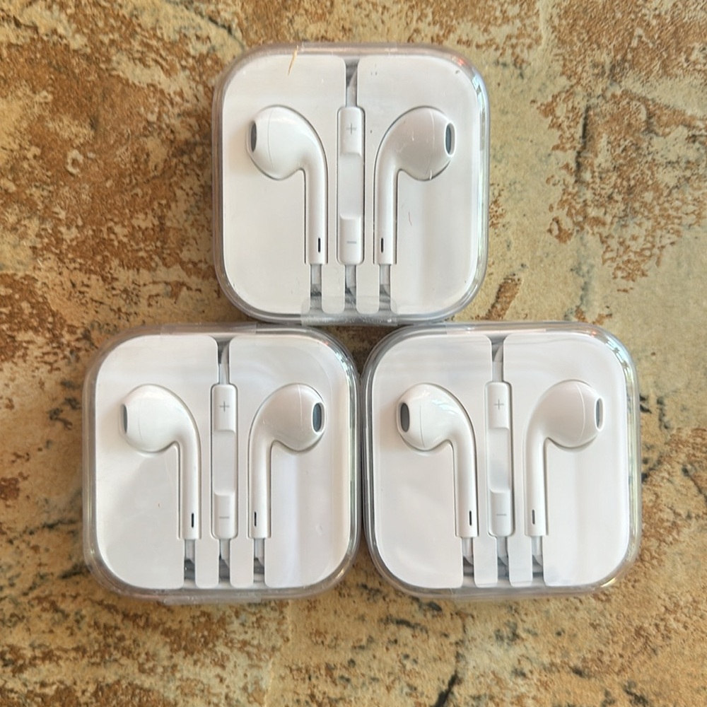 NEW Apple iPhone Wired EarPods 3.5mm Jack - set of 2!